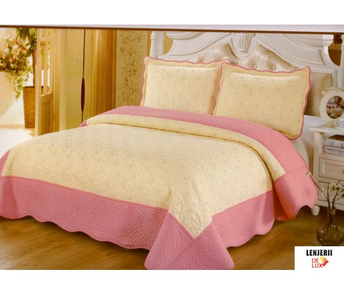 Cuvertura matlasata pentru pat bej cu roz formata din 3 piese