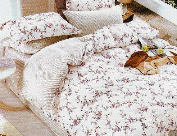 Lenjerie de pat cu floricele din bumbac creponat Pucioasa formata din 4 piese
