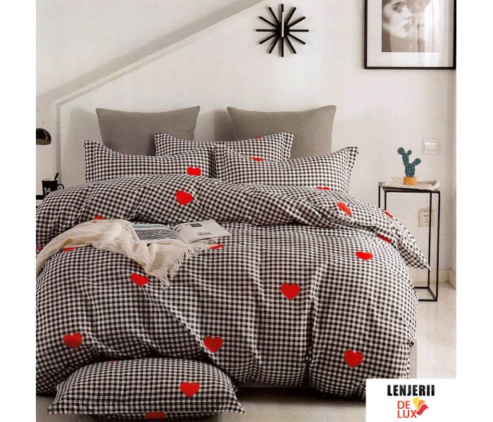 Lenjerie de pat din bumbac creponat in carouri cu inimioare rosii Pucioasa formata din 4 piese